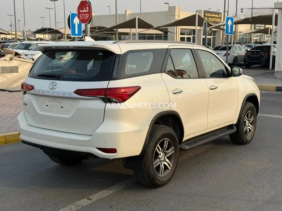 Toyota Fortuner 2021 for Sale in Sharjah Image-6