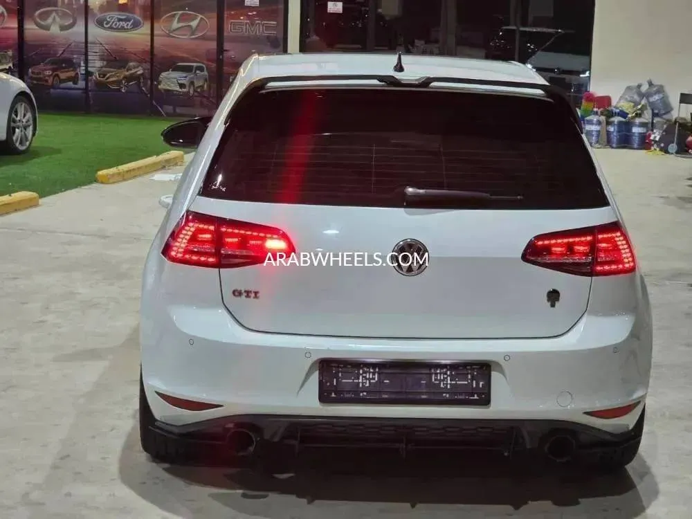  فولكس واجن جولف 2015 for Sale in أم القيوين Image-10