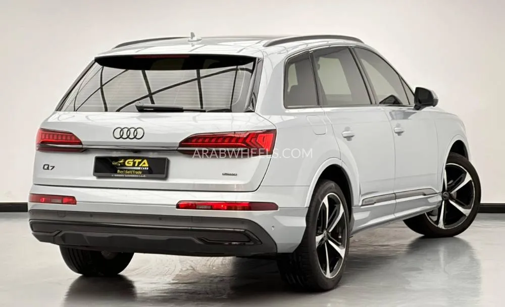 Audi Q7 2023 for Sale in Dubai Image-4