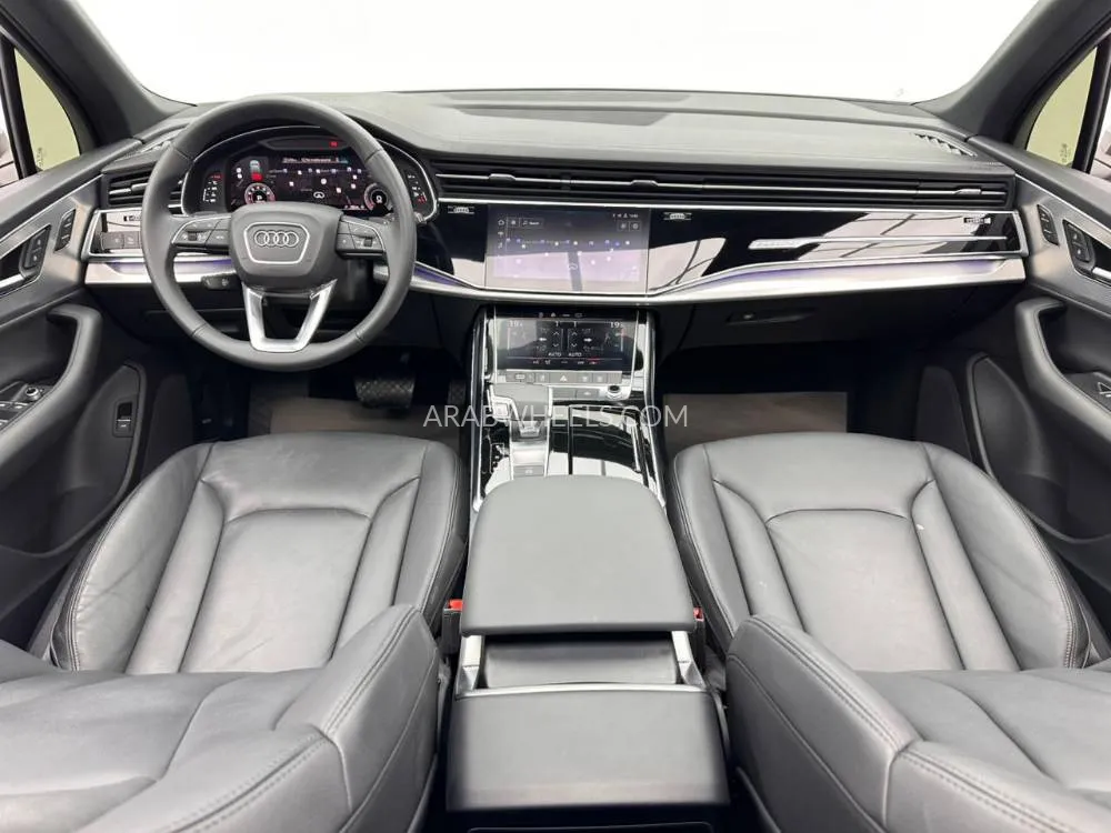 Audi Q7 2023 for Sale in Dubai Image-10