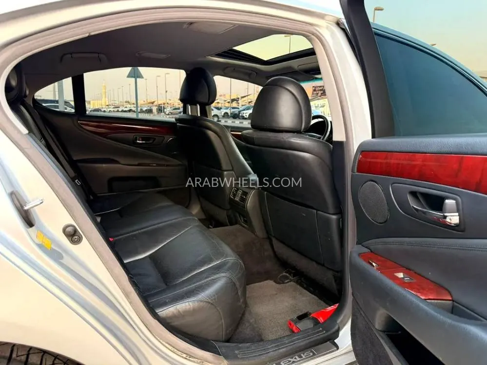 Lexus LS 2020 for Sale in Sharjah Image-10