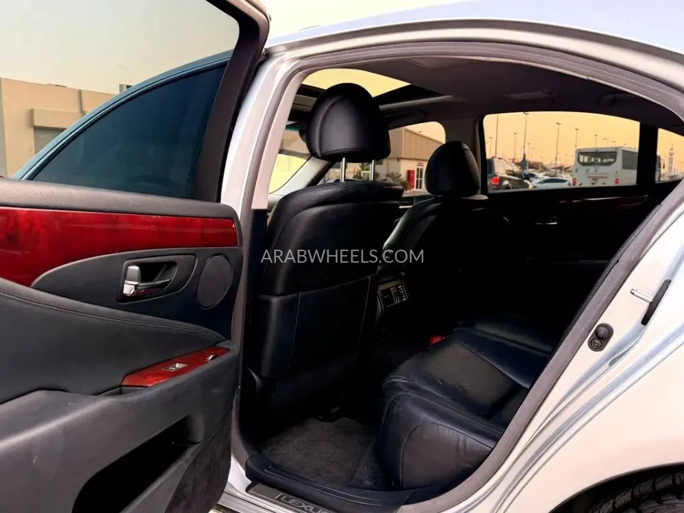 Lexus LS 2020 for Sale in Sharjah Image-11