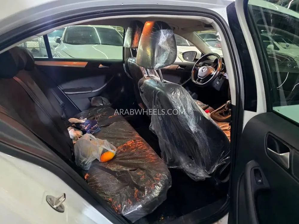 Volkswagen Jetta 2016 for Sale in Ajman Image-16