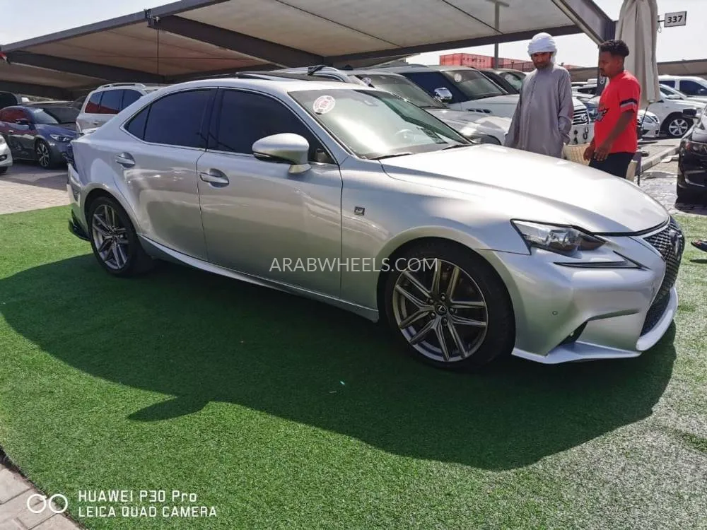 Lexus IS 2014 for Sale in Sharjah Image-3