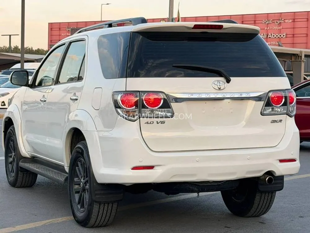 Toyota Fortuner 2015 for Sale in Sharjah Image-13