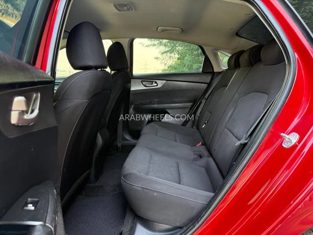 Kia Forte 2019 for Sale in Sharjah Image-10