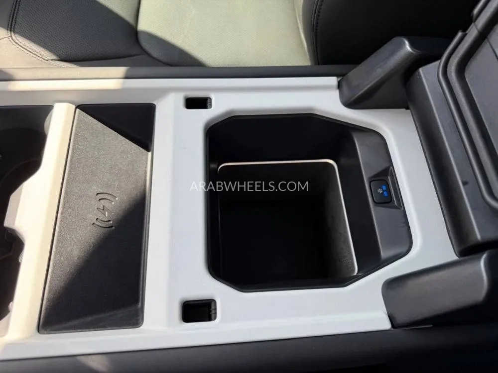 Land Rover Defender 2025 for Sale in Dubai Image-15