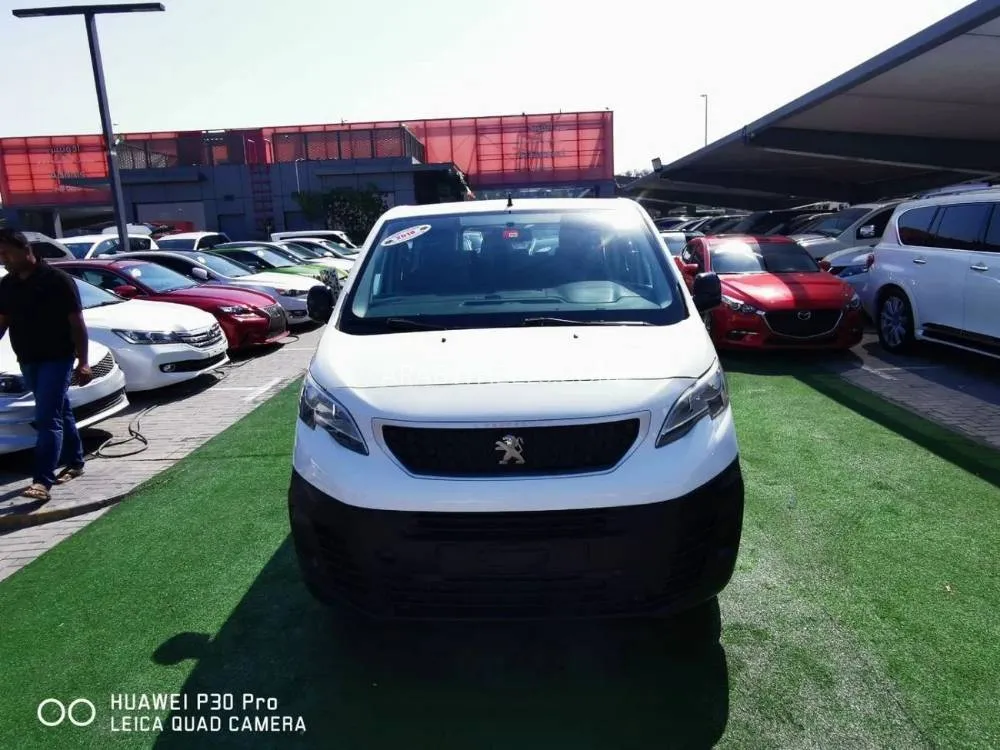 Peugeot Expert 2018 for Sale in Sharjah Image-2