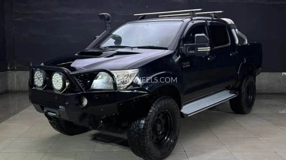 Toyota Hilux 2015 for Sale in Dubai Image-2
