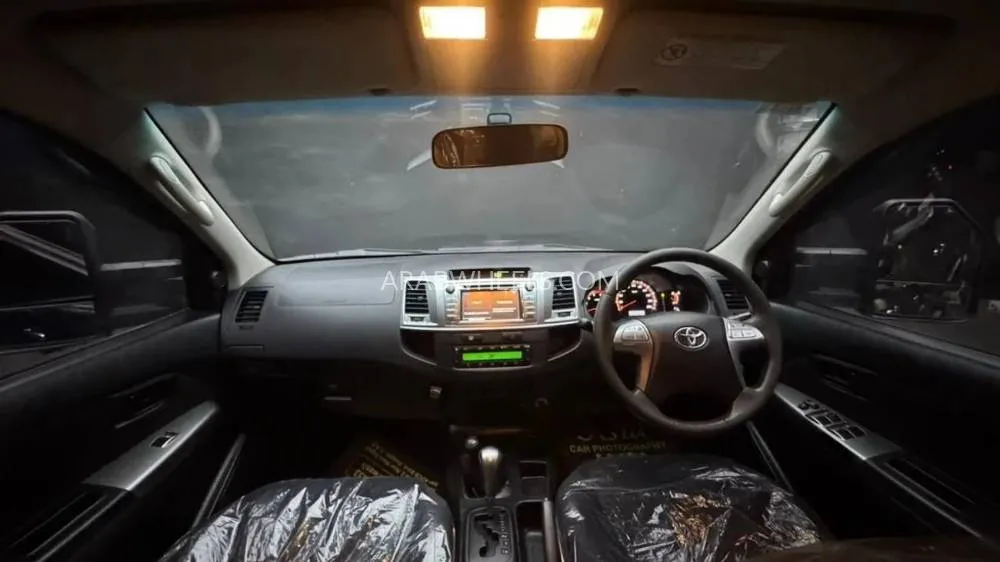 Toyota Hilux 2015 for Sale in Dubai Image-12