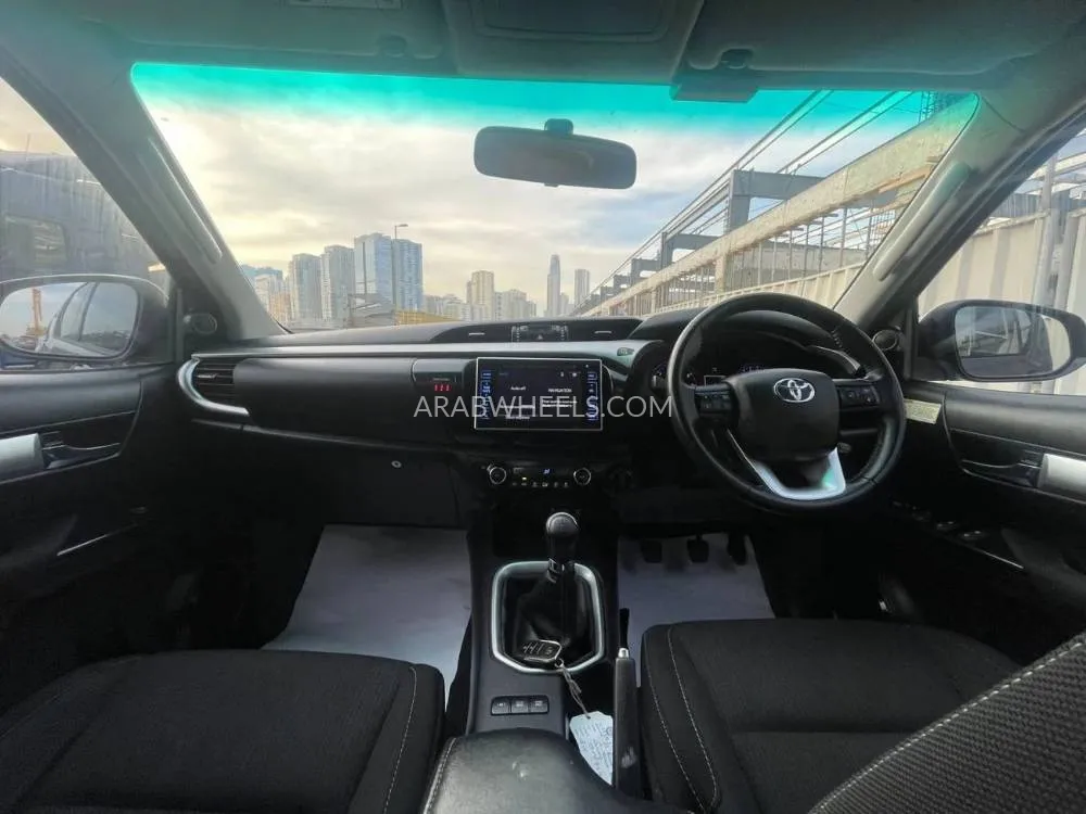 Toyota Hilux 2018 for Sale in Dubai Image-9