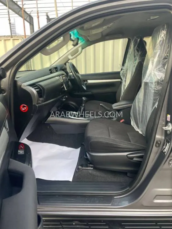 Toyota Hilux 2018 for Sale in Dubai Image-13
