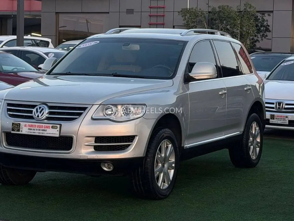 Volkswagen Touareg 2010 for Sale in Sharjah Image-3