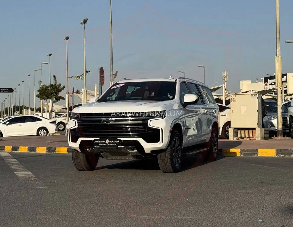Chevrolet Suburban 2023 for Sale in Sharjah Image-3