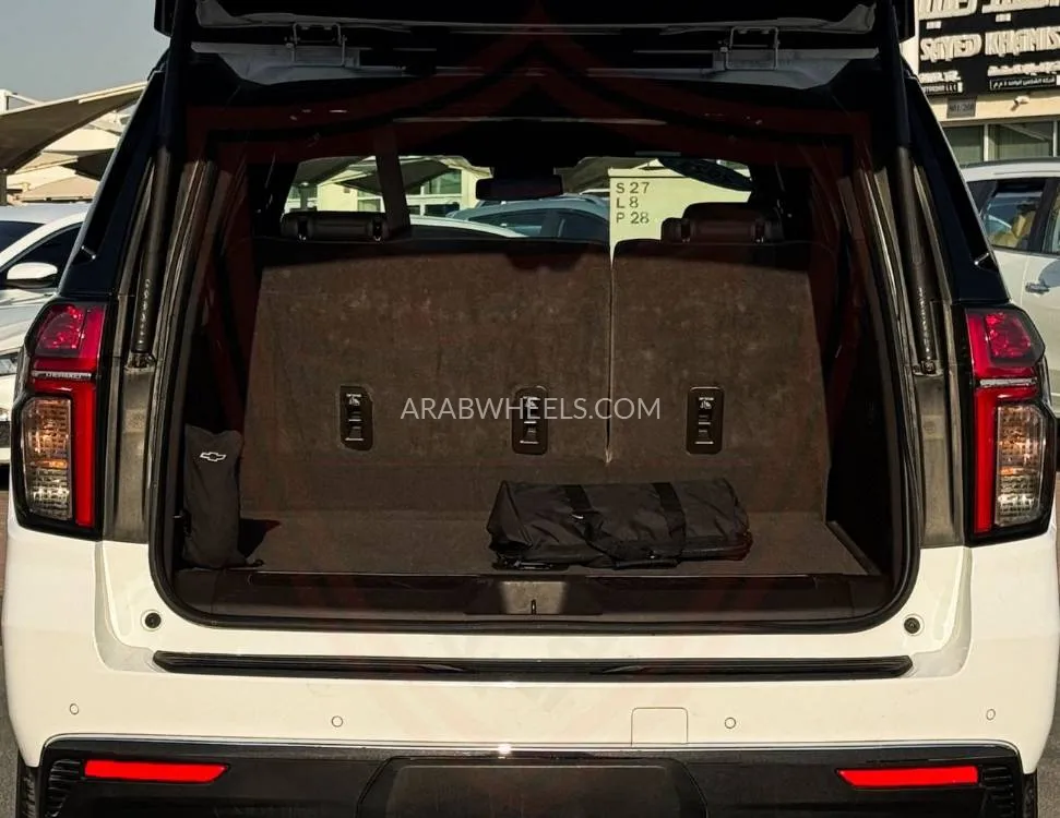 Chevrolet Suburban 2023 for Sale in Sharjah Image-12