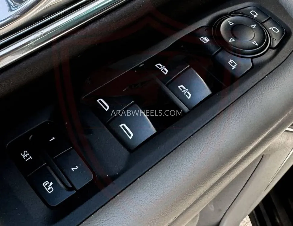 Chevrolet Suburban 2023 for Sale in Sharjah Image-23