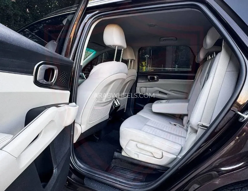 Kia Sorento 2023 for Sale in Sharjah Image-10