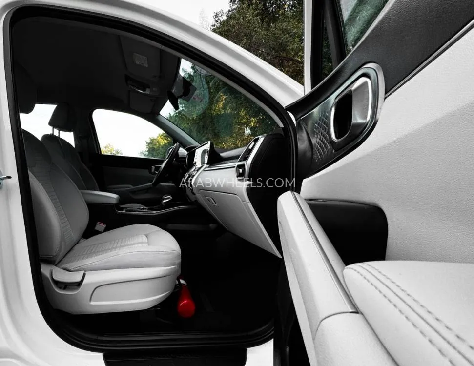 Kia Sorento 2023 for Sale in Sharjah Image-9