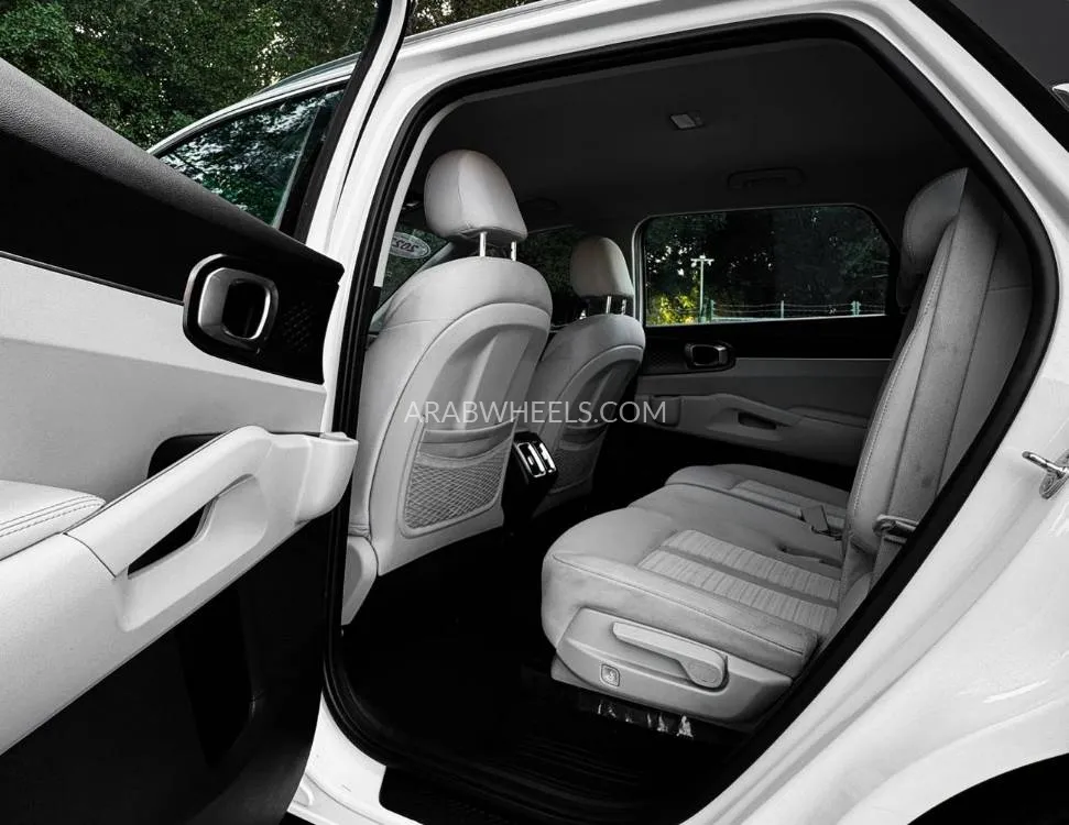 Kia Sorento 2023 for Sale in Sharjah Image-10