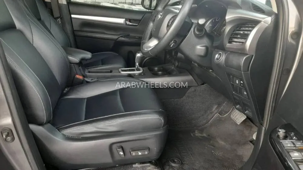 Toyota Hilux 2019 for Sale in Dubai Image-18