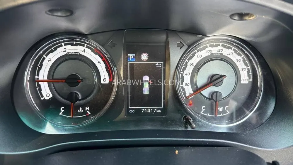 Toyota Hilux 2019 for Sale in Dubai Image-11