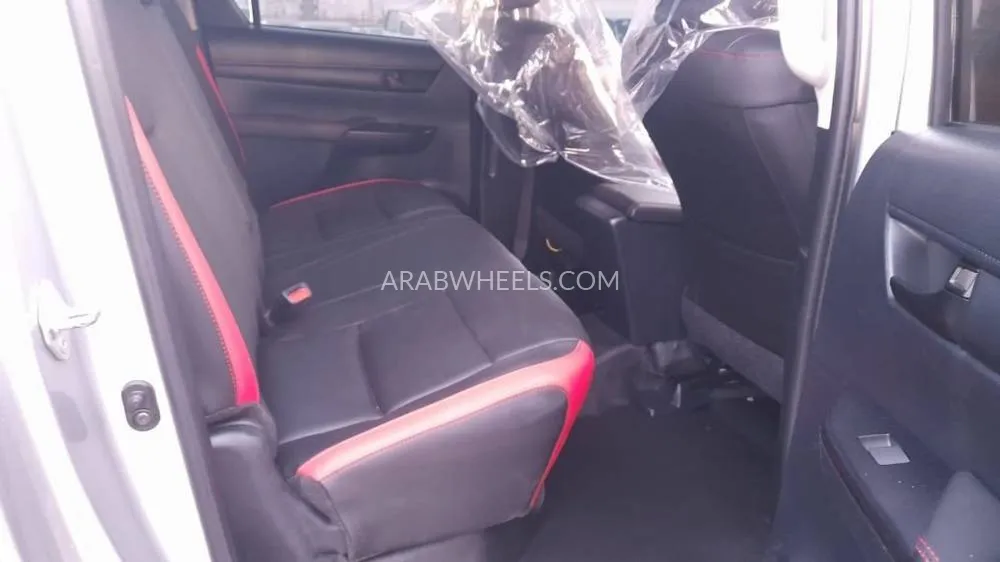 Toyota Hilux 2019 for Sale in Dubai Image-7