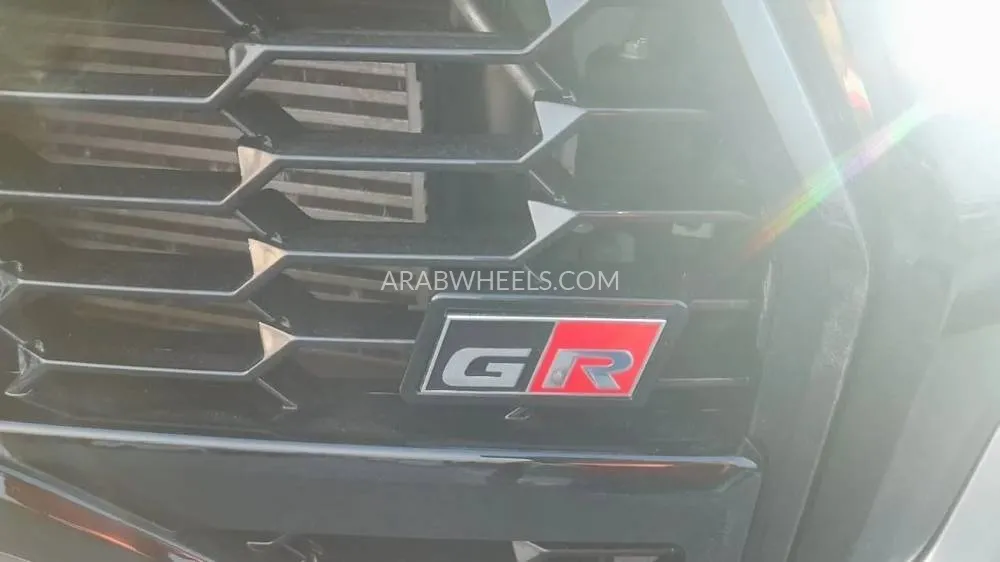 Toyota Hilux 2019 for Sale in Dubai Image-11