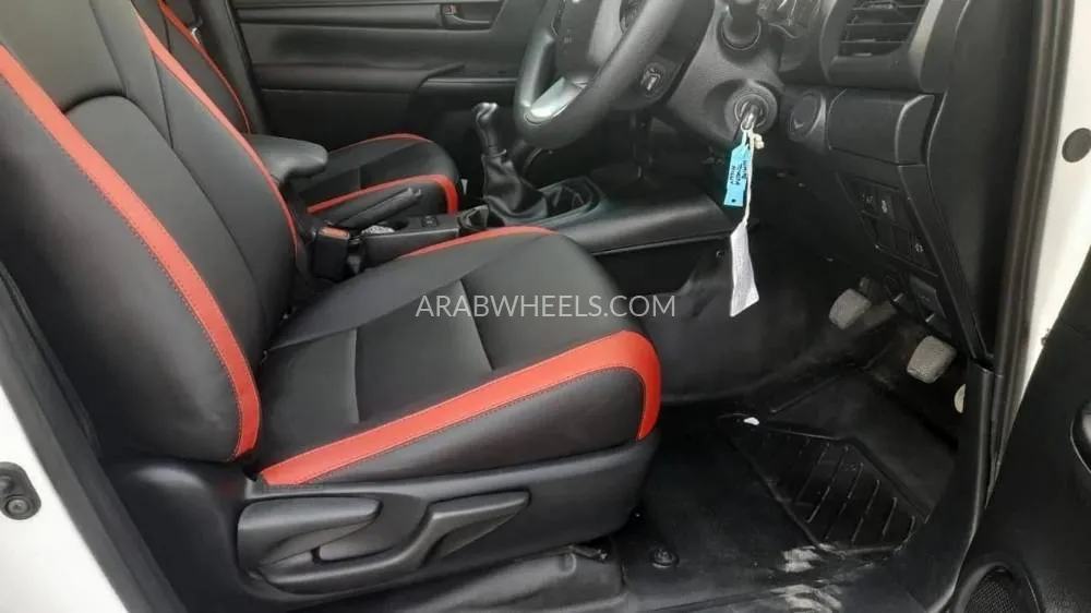 Toyota Hilux 2021 for Sale in Dubai Image-18