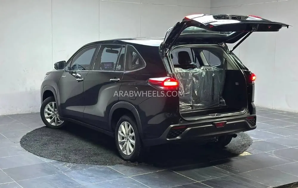 Toyota Innova 2024 for Sale in Dubai Image-6