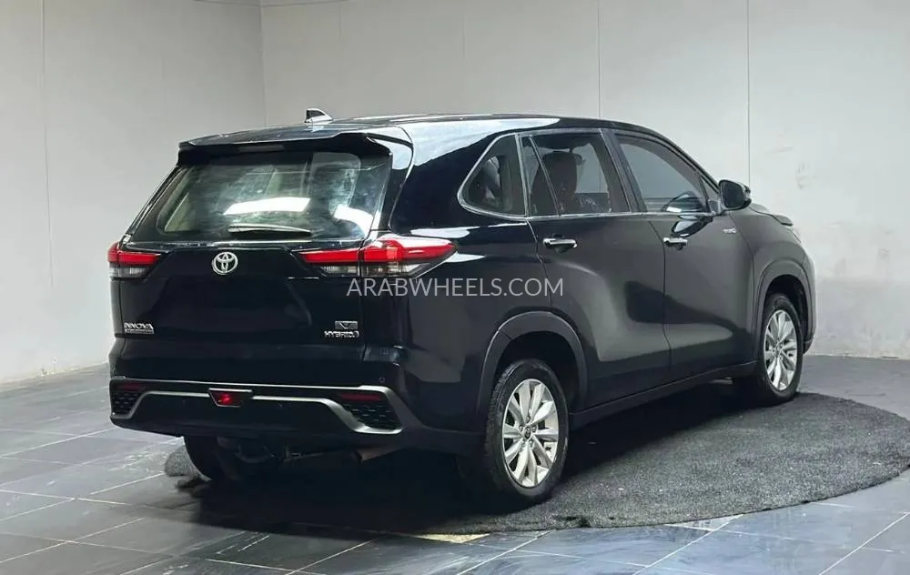 Toyota Innova 2024 for Sale in Dubai Image-7