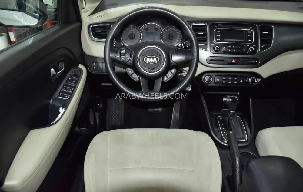 Kia Carens 2016 for Sale in Dubai Image-11