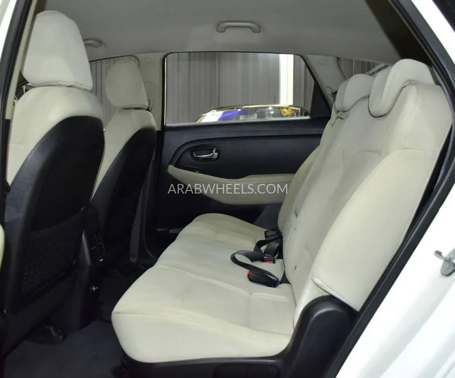 Kia Carens 2016 for Sale in Dubai Image-14