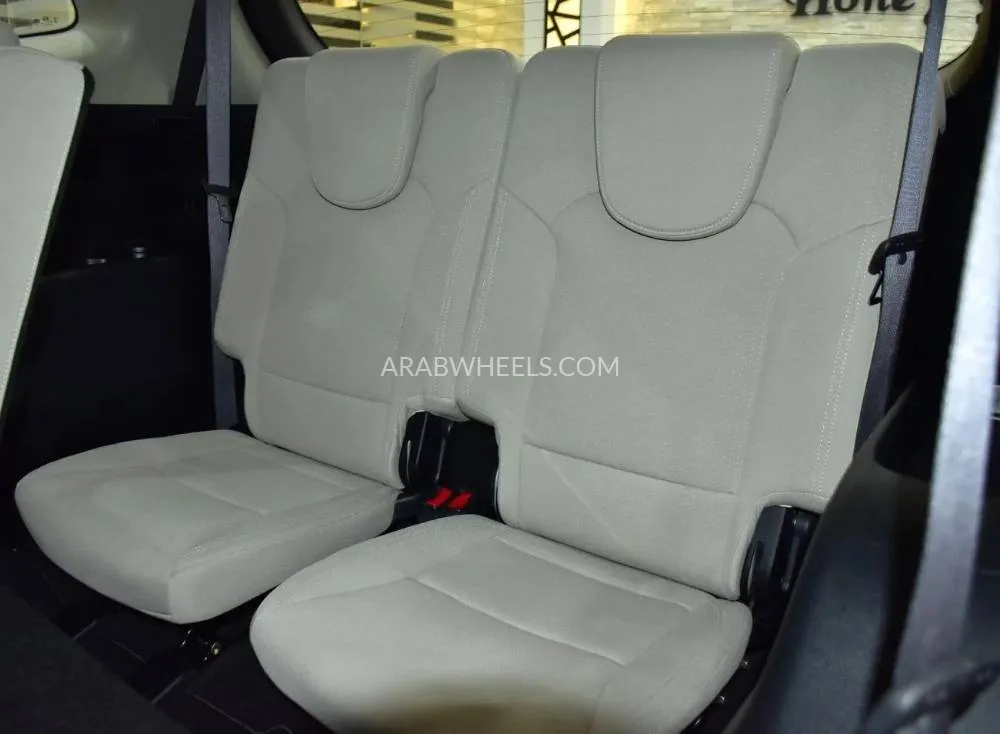Kia Carens 2016 for Sale in Dubai Image-15
