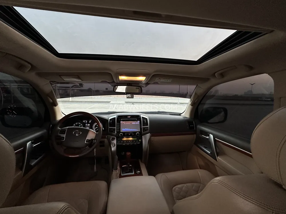 Toyota Land Cruiser 2015 for Sale in Ajman Image-9