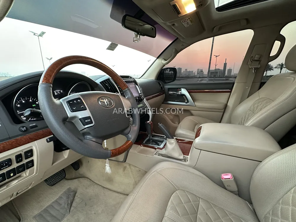 Toyota Land Cruiser 2015 for Sale in Ajman Image-7