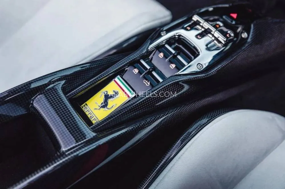 فيراري SF90 سبايدر 2022 for Sale in دبي Image-17