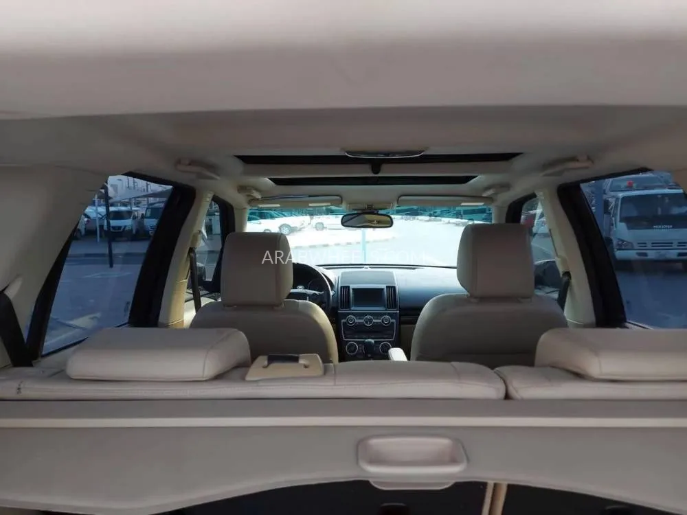 Land Rover LR2 2014 for Sale in Sharjah Image-12