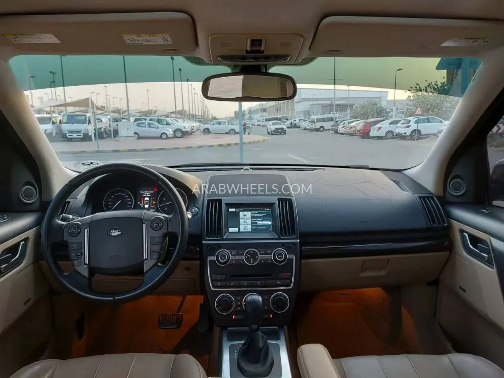 Land Rover LR2 2014 for Sale in Sharjah Image-13