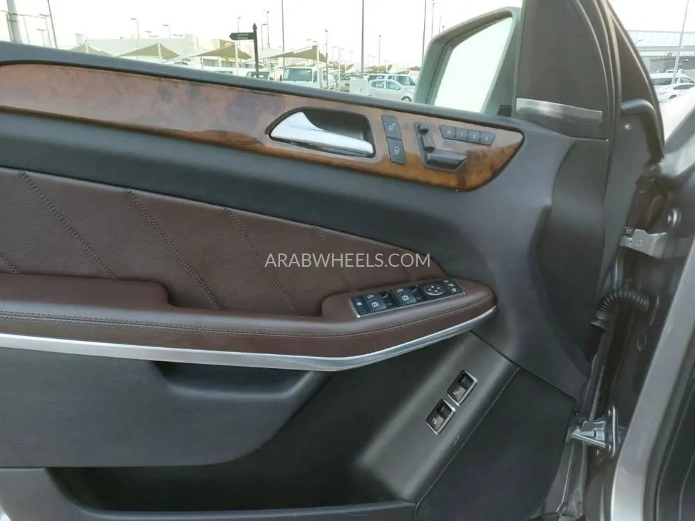 Mercedes Benz GL Class 2015 for Sale in Sharjah Image-8