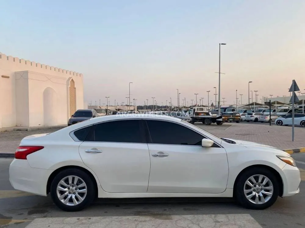 Nissan Altima 2016 for Sale in Sharjah Image-9