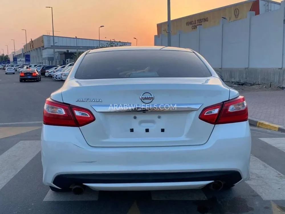 Nissan Altima 2016 for Sale in Sharjah Image-12