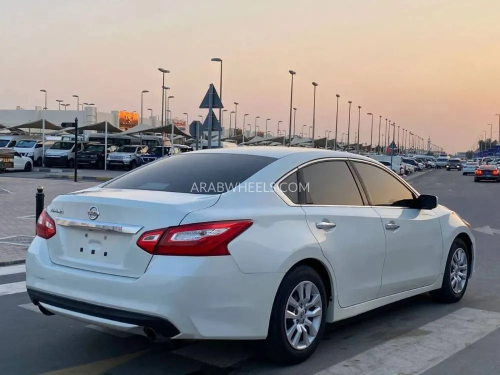 Nissan Altima 2016 for Sale in Sharjah Image-11