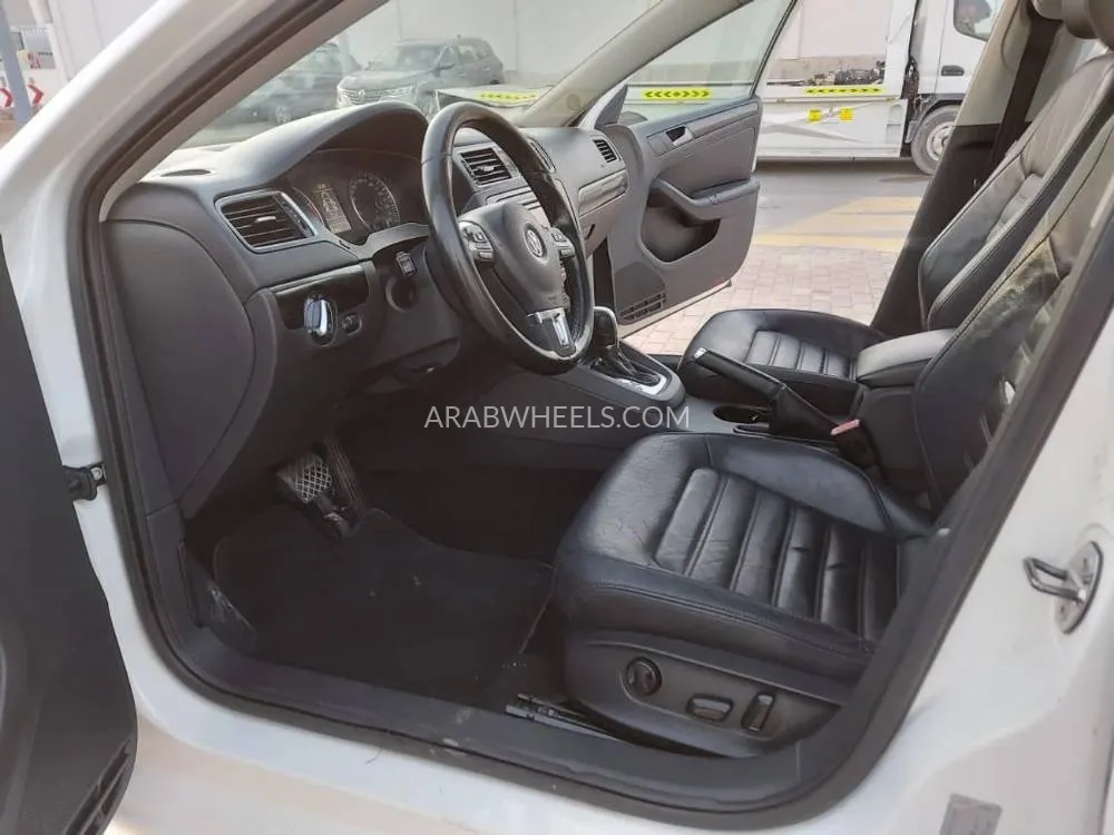 Volkswagen Jetta 2012 for Sale in Sharjah Image-10