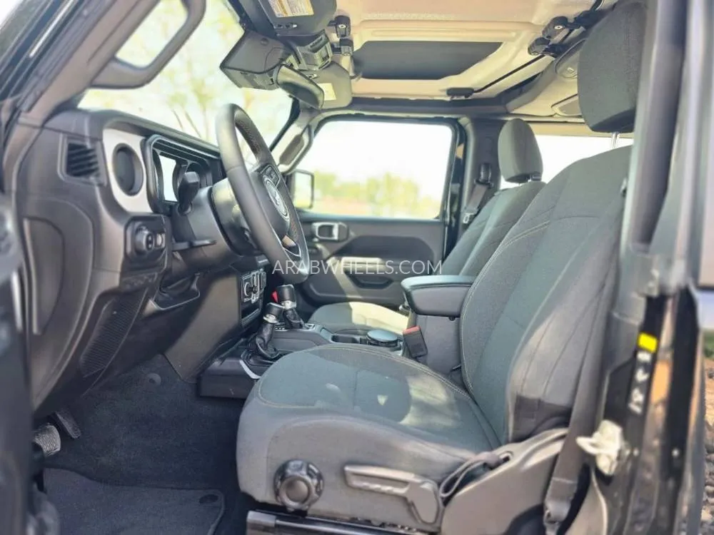 Jeep Wrangler 2024 for Sale in Dubai Image-4