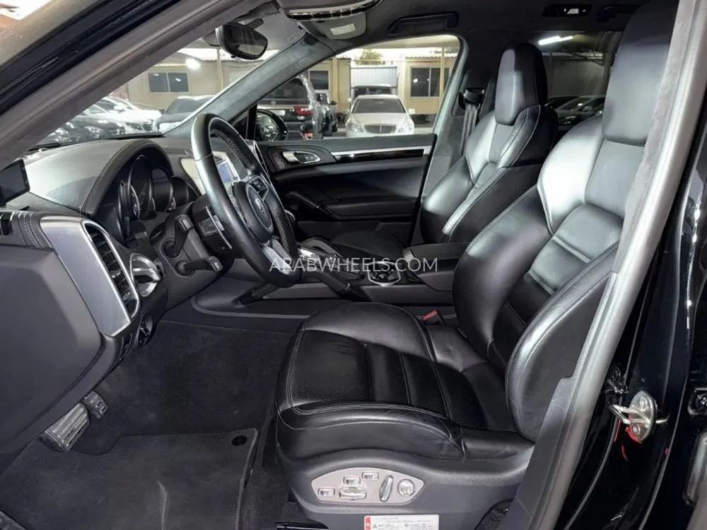 Porsche Cayenne 2017 for Sale in Dubai Image-17