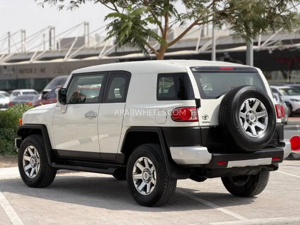 Toyota FJ Cruiser 2023 for Sale in Dubai Image-4