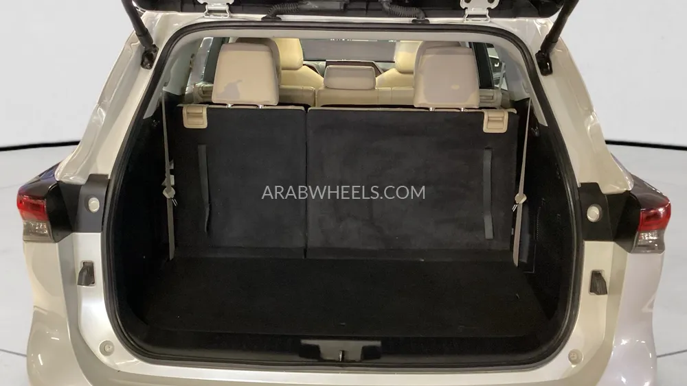 Toyota Highlander 2024 for Sale in Sharjah Image-15