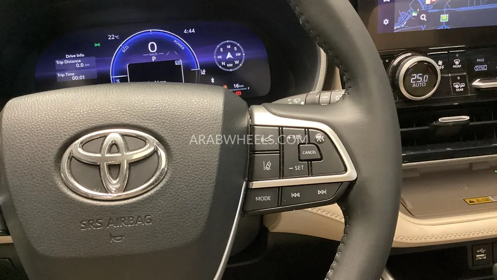 Toyota Highlander 2024 for Sale in Sharjah Image-19
