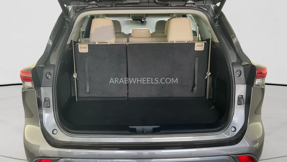 Toyota Highlander 2023 for Sale in Dubai Image-14