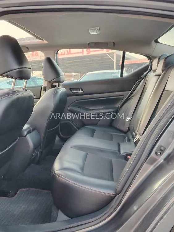 Nissan Altima 2019 for Sale in Ajman Image-8